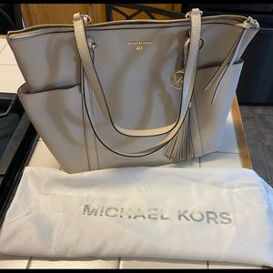 BNIB Michael Kors Large Zip Tote
